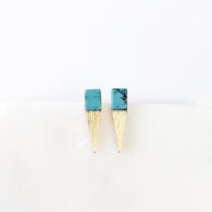 🦋LAST 1🦋 NWT Lovoda Brushed Brass and Turquoise Marble Point Studs Earrings 🌼